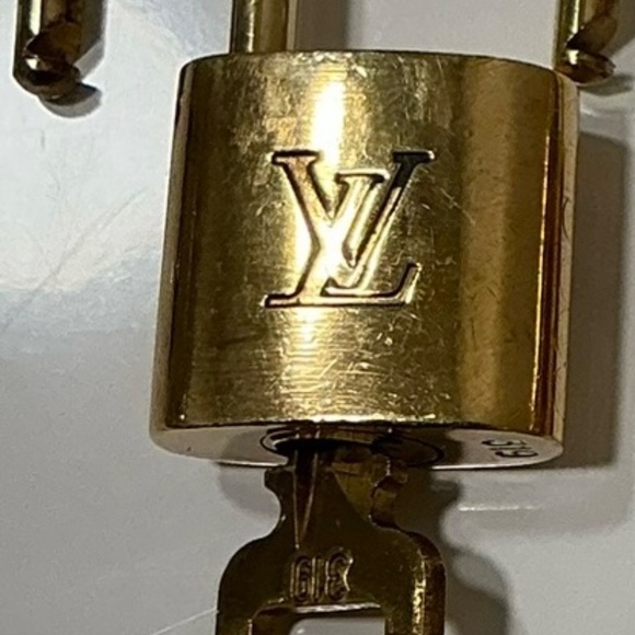 Louis Vuitton lock and key - Picture 3 of 3